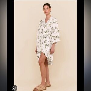 Chic White Leaf Print Kimono Robe